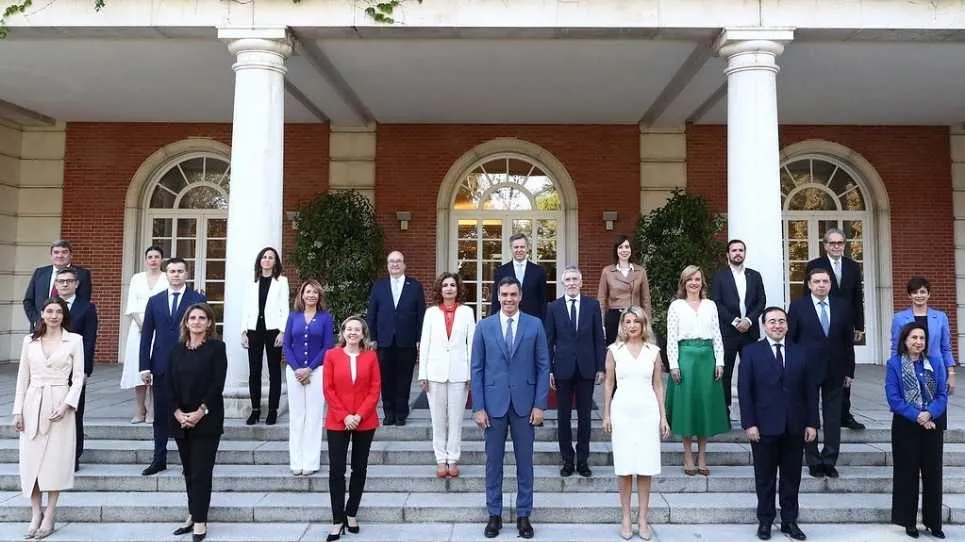 ¿Cuánto cobra un ministro en España?